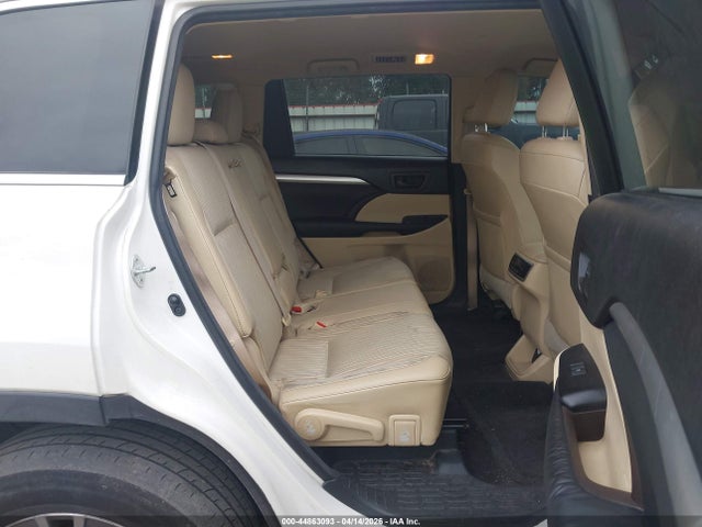 Auction sale of the 2015 Toyota Highlander Le Plus V6, vin: 5TDZKRFH2FS099655, lot number: 44863093