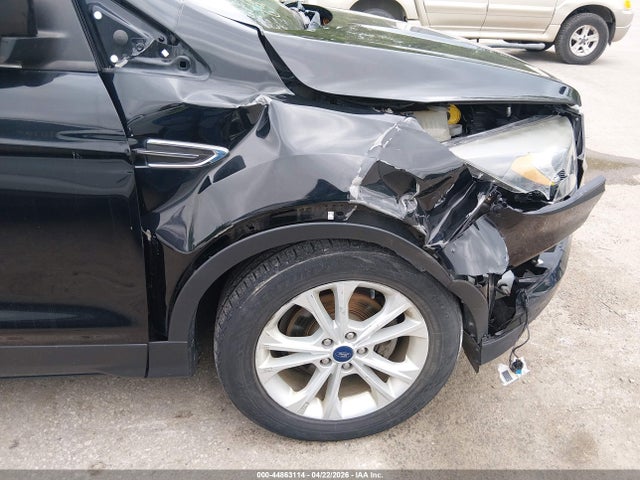 Продажа на аукционе авто 2017 Ford Escape Se, vin: 1FMCU0GD9HUE70005, номер лота: 44863114