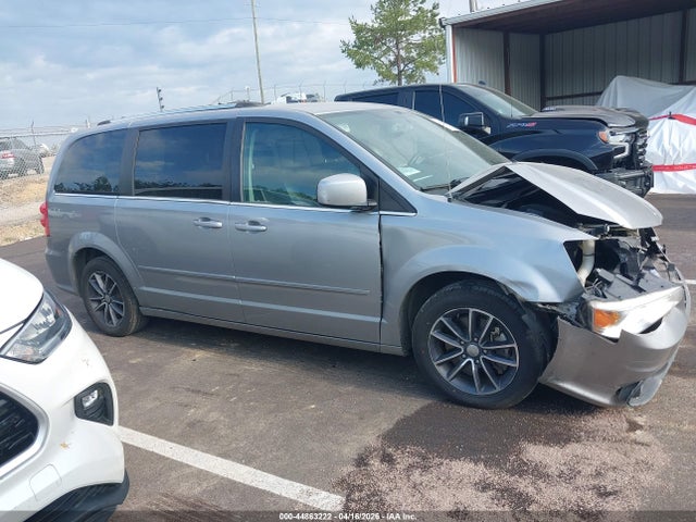 Продажа на аукционе авто 2017 Dodge Grand Caravan Sxt, vin: 2C4RDGCGXHR685879, номер лота: 44863222