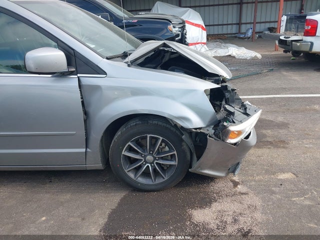 Продажа на аукционе авто 2017 Dodge Grand Caravan Sxt, vin: 2C4RDGCGXHR685879, номер лота: 44863222