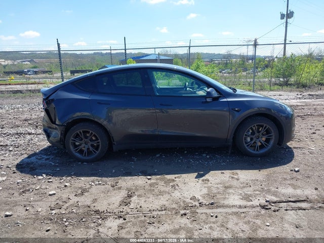 Продаж на аукціоні авто 2024 Tesla Model Y Long Range Dual Motor All-wheel Drive, vin: 7SAYGDEE2RF195076, номер лоту: 44863333