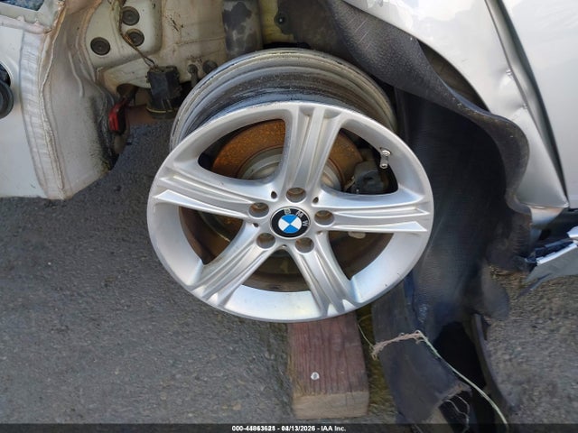 2015 Bmw 328i Xdrive მანქანა იყიდება აუქციონზე, vin: WBA3B3C51FJ983819, აუქციონის ნომერი: 44863621