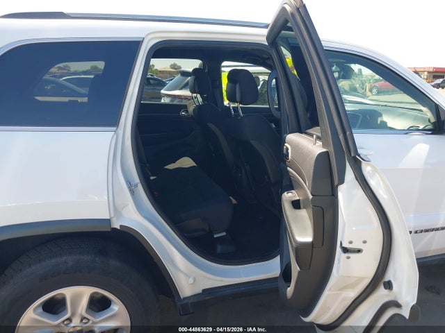 1C4RJEAG7HC663833 Jeep Grand Cherokee Laredo 4x2
