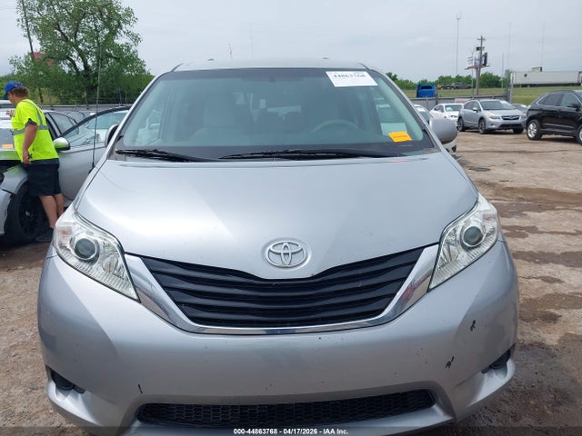 2014 Toyota Sienna Le V6 8 Passenger მანქანა იყიდება აუქციონზე, vin: 5TDKK3DC3ES467751, აუქციონის ნომერი: 44863768