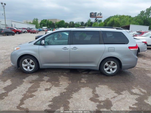 2014 Toyota Sienna Le V6 8 Passenger მანქანა იყიდება აუქციონზე, vin: 5TDKK3DC3ES467751, აუქციონის ნომერი: 44863768