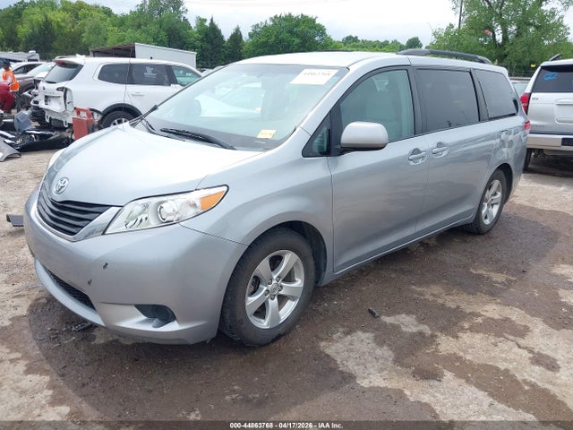2014 Toyota Sienna Le V6 8 Passenger მანქანა იყიდება აუქციონზე, vin: 5TDKK3DC3ES467751, აუქციონის ნომერი: 44863768