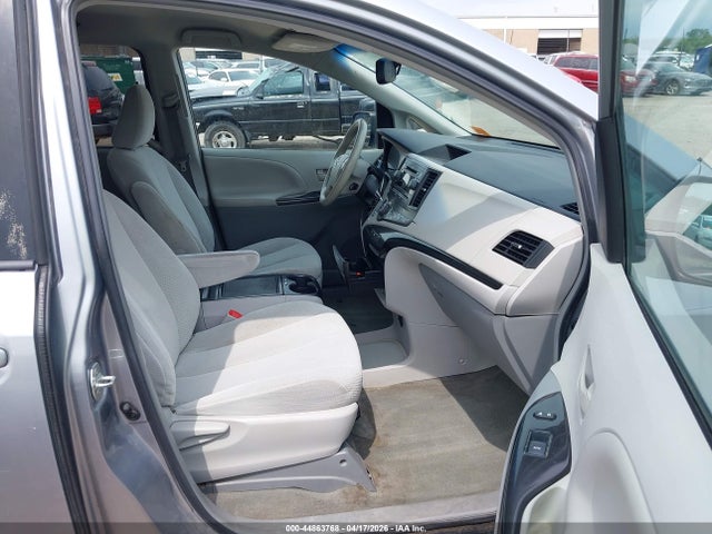 2014 Toyota Sienna Le V6 8 Passenger მანქანა იყიდება აუქციონზე, vin: 5TDKK3DC3ES467751, აუქციონის ნომერი: 44863768
