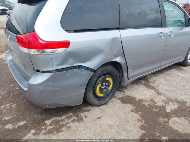 2014 Toyota Sienna Le V6 8 Passenger მანქანა იყიდება აუქციონზე, vin: 5TDKK3DC3ES467751, აუქციონის ნომერი: 44863768