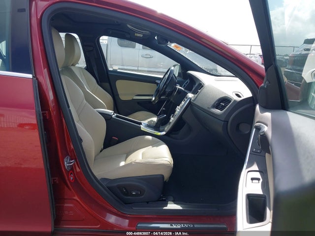 Продаж на аукціоні авто 2016 Volvo S60 T6 Drive-e Platinum, vin: YV149MFM2G2395820, номер лоту: 44863807