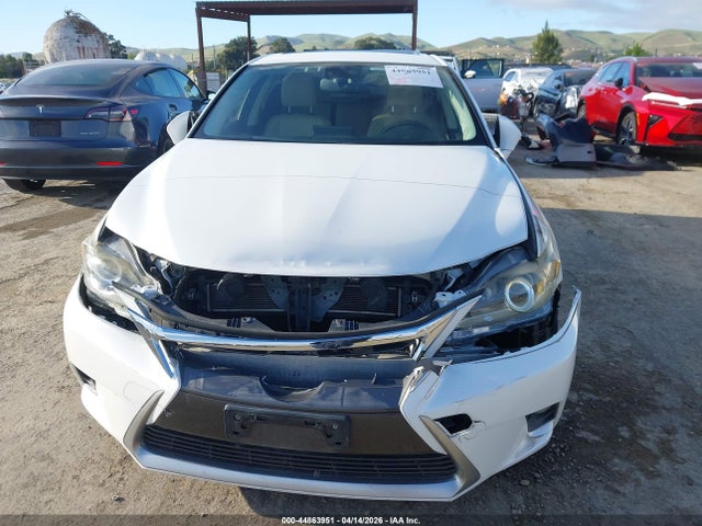 JTHKD5BH1E2200649 Lexus CT 200H