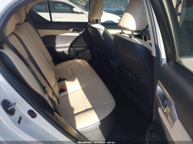 JTHKD5BH1E2200649 Lexus CT 200H