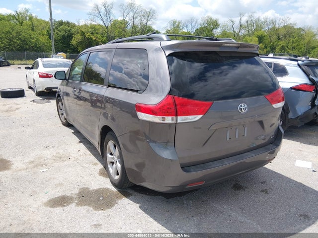2011 TOYOTA SIENNA 5TDKK3DCXBS053359 Photo 2