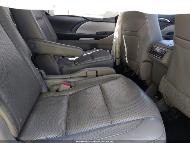 Продажа на аукционе авто 2015 Toyota Highlander Limited Platinum V6, vin: 5TDYKRFH8FS114655, номер лота: 44864018