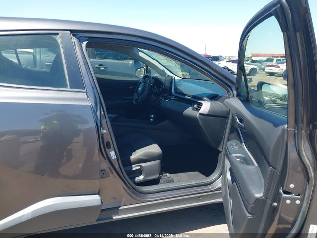 JTNKHMBX8M1112365 Toyota C-HR LE