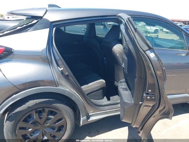 JTNKHMBX8M1112365 Toyota C-HR LE
