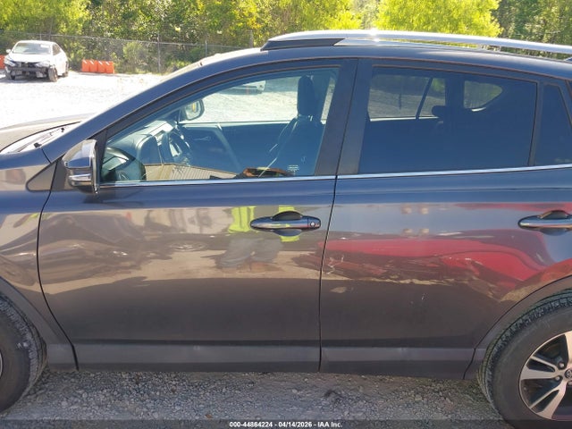 2T3WFREV4JW504629 Toyota Rav4 Xle