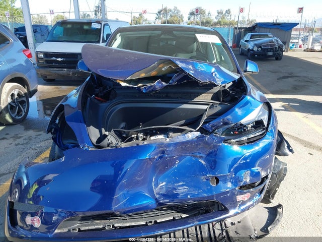 Продаж на аукціоні авто 2023 Tesla Model Y Awd/long Range Dual Motor All-wheel Drive, vin: 7SAYGDEE7PF938117, номер лоту: 44864228