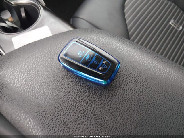 44864288 :رقم المزاد ، 4T1S31AK0NU574504 vin ، 2022 Toyota Camry Se Hybrid مزاد بيع