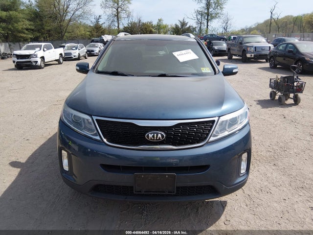 44864492 :رقم المزاد ، 5XYKT4A71FG575634 vin ، 2015 Kia Sorento Lx V6 مزاد بيع