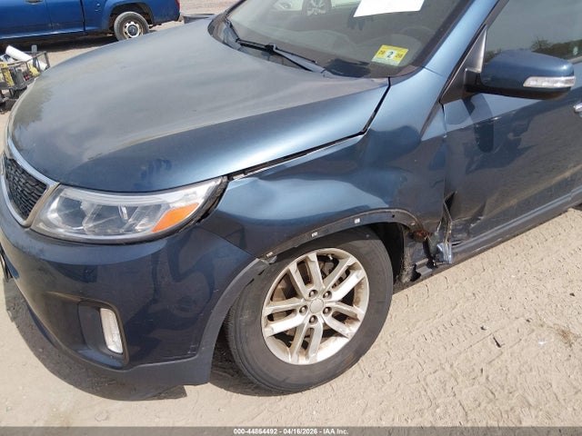 44864492 :رقم المزاد ، 5XYKT4A71FG575634 vin ، 2015 Kia Sorento Lx V6 مزاد بيع