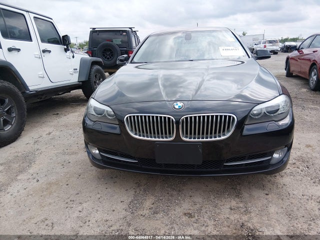 2011 Bmw 550i მანქანა იყიდება აუქციონზე, vin: WBAFR9C54BC599477, აუქციონის ნომერი: 44864517