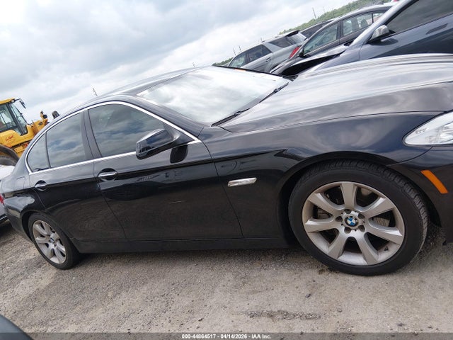 2011 Bmw 550i მანქანა იყიდება აუქციონზე, vin: WBAFR9C54BC599477, აუქციონის ნომერი: 44864517