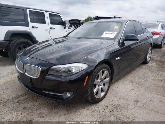 2011 Bmw 550i მანქანა იყიდება აუქციონზე, vin: WBAFR9C54BC599477, აუქციონის ნომერი: 44864517