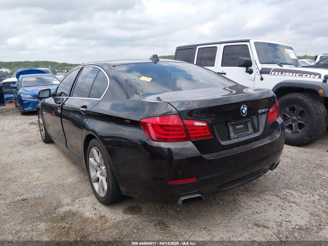 2011 Bmw 550i მანქანა იყიდება აუქციონზე, vin: WBAFR9C54BC599477, აუქციონის ნომერი: 44864517