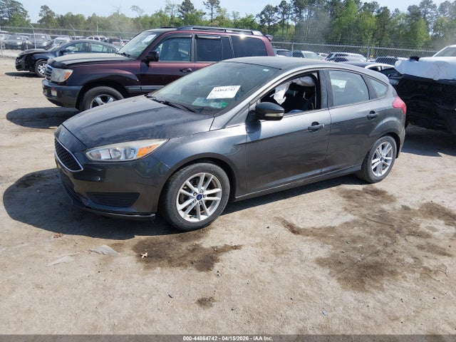 Ford FOCUS SE 2017 1FADP3K28HL331647 Image 2