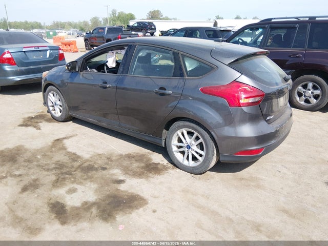 Ford FOCUS SE 2017 1FADP3K28HL331647 Image 3