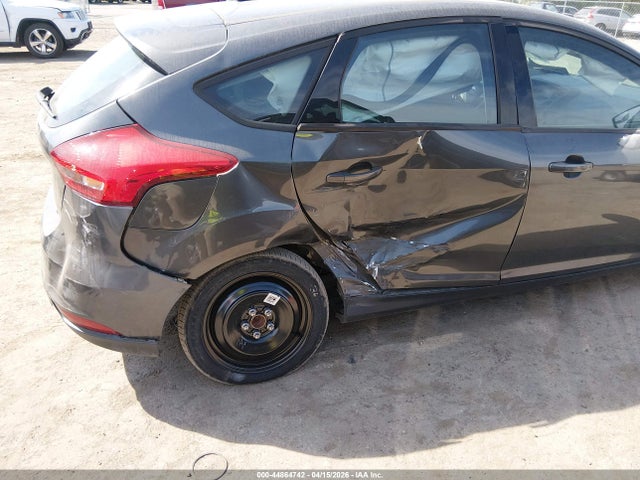 Ford FOCUS SE 2017 1FADP3K28HL331647 Image 6