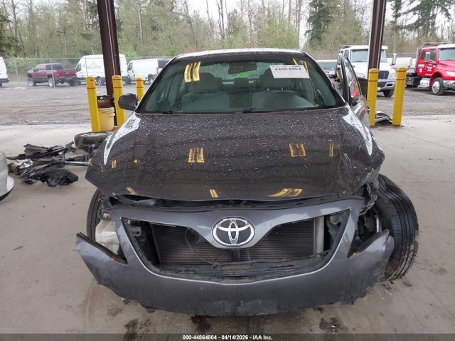 44864804 :رقم المزاد ، 4T1BF3EK0BU598908 vin ، 2011 Toyota Camry Le مزاد بيع