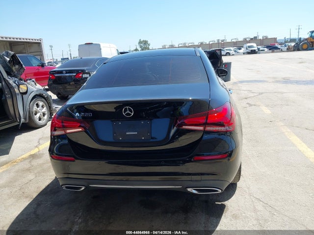 W1K3G4EB7MJ273212 Mercedes-Benz A 220