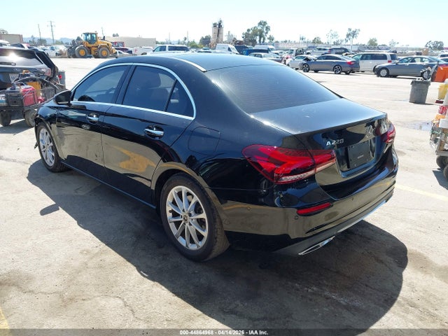W1K3G4EB7MJ273212 Mercedes-Benz A 220