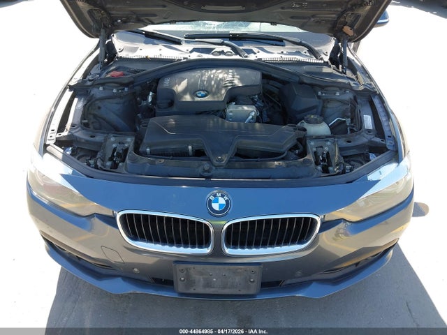 44864985 :رقم المزاد ، WBA8E1G57GNT34600 vin ، 2016 Bmw 320i مزاد بيع