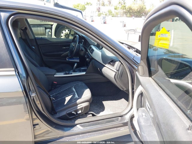 44864985 :رقم المزاد ، WBA8E1G57GNT34600 vin ، 2016 Bmw 320i مزاد بيع