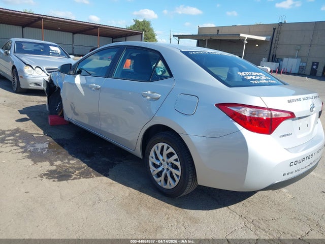 Toyota COROLLA LE 2018 5YFBURHE9JP840769 Image 3