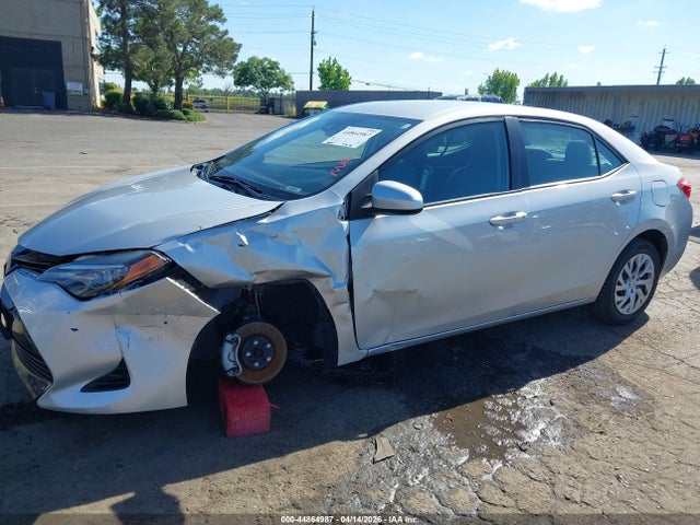 Toyota COROLLA LE 2018 5YFBURHE9JP840769 Image 6
