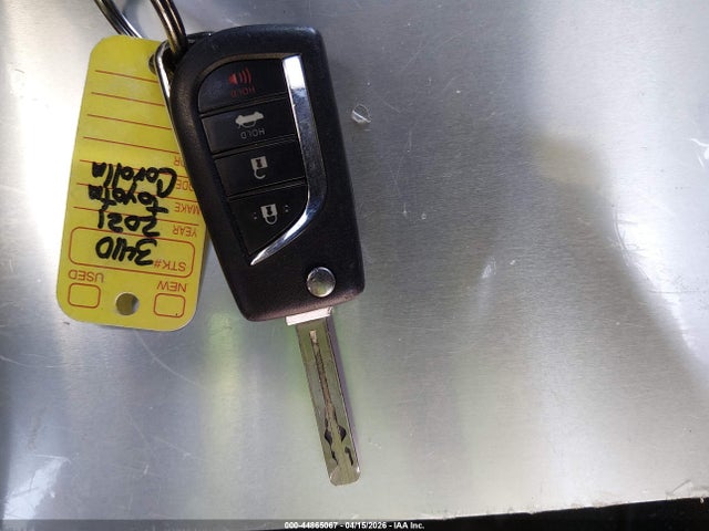 44865067 :رقم المزاد ، 5YFEPMAE3MP223342 vin ، 2021 Toyota Corolla Le مزاد بيع
