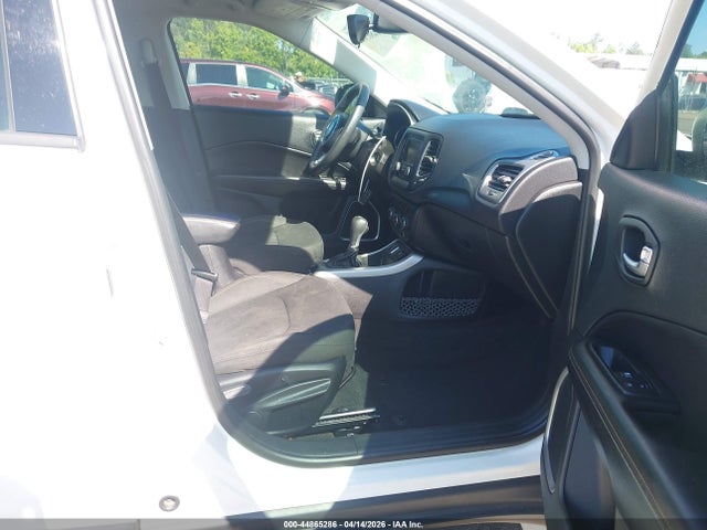 44865286 :رقم المزاد ، 3C4NJCAB9JT420509 vin ، 2018 Jeep Compass Sport Fwd مزاد بيع