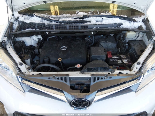 5TDDZ3DCXJS198629 Toyota Sienna Xle Premium 7 Passenger