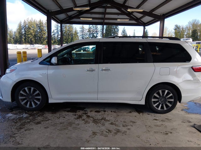 5TDDZ3DCXJS198629 Toyota Sienna Xle Premium 7 Passenger
