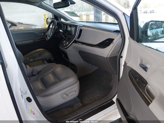 5TDDZ3DCXJS198629 Toyota Sienna Xle Premium 7 Passenger