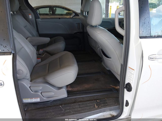 5TDDZ3DCXJS198629 Toyota Sienna Xle Premium 7 Passenger