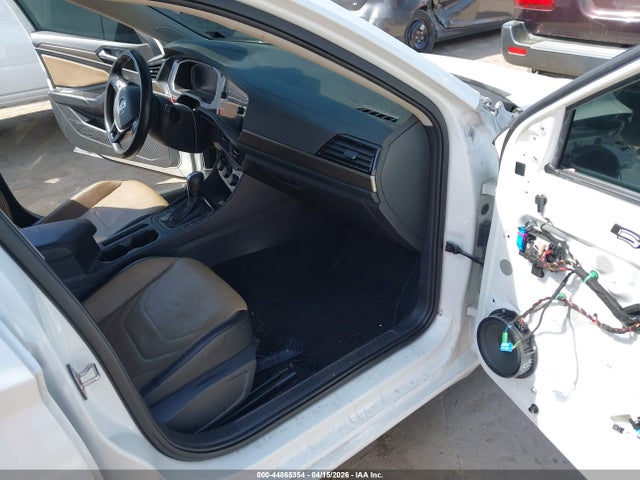 3VWG57BU7LM105335 Volkswagen Jetta 1.4t Sel Premium
