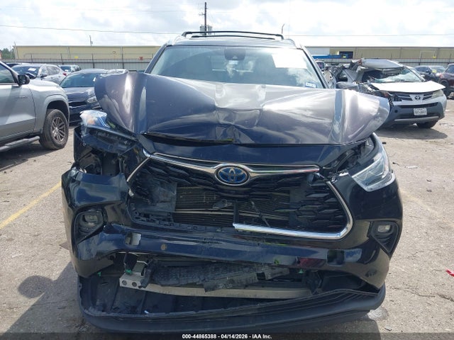 2022 Toyota Highlander Hybrid Limited მანქანა იყიდება აუქციონზე, vin: 5TDYARAH9NS013973, აუქციონის ნომერი: 44865388