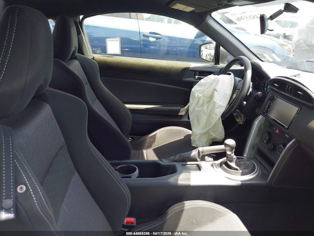 JF1ZNAA14H8705988 Toyota 86