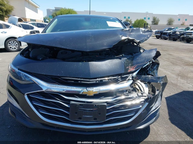 1G1ZD5ST7NF105213 Chevrolet Malibu Fwd Lt