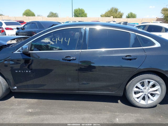 1G1ZD5ST7NF105213 Chevrolet Malibu Fwd Lt