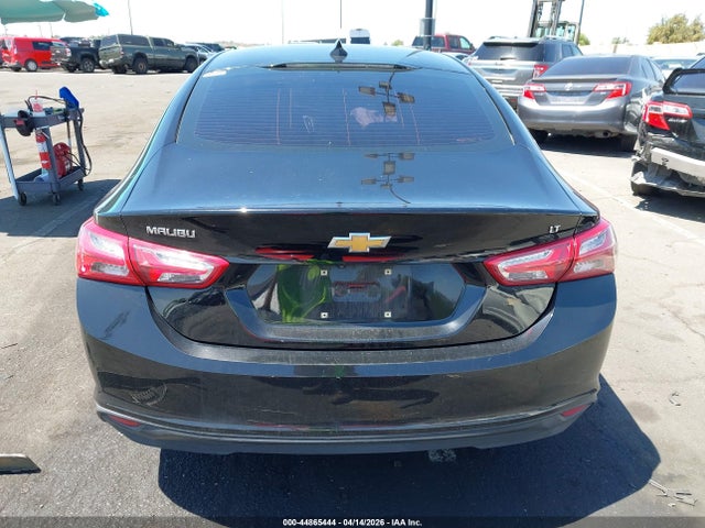 1G1ZD5ST7NF105213 Chevrolet Malibu Fwd Lt